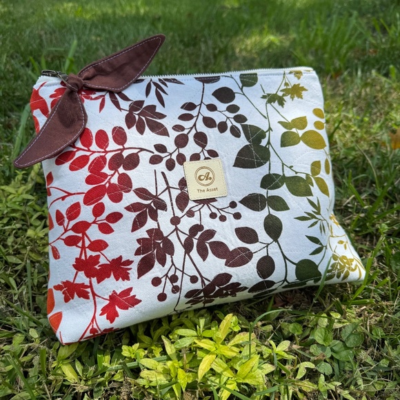 Handmade Large Floral Cosmetic Bag - Picture 1 of 3